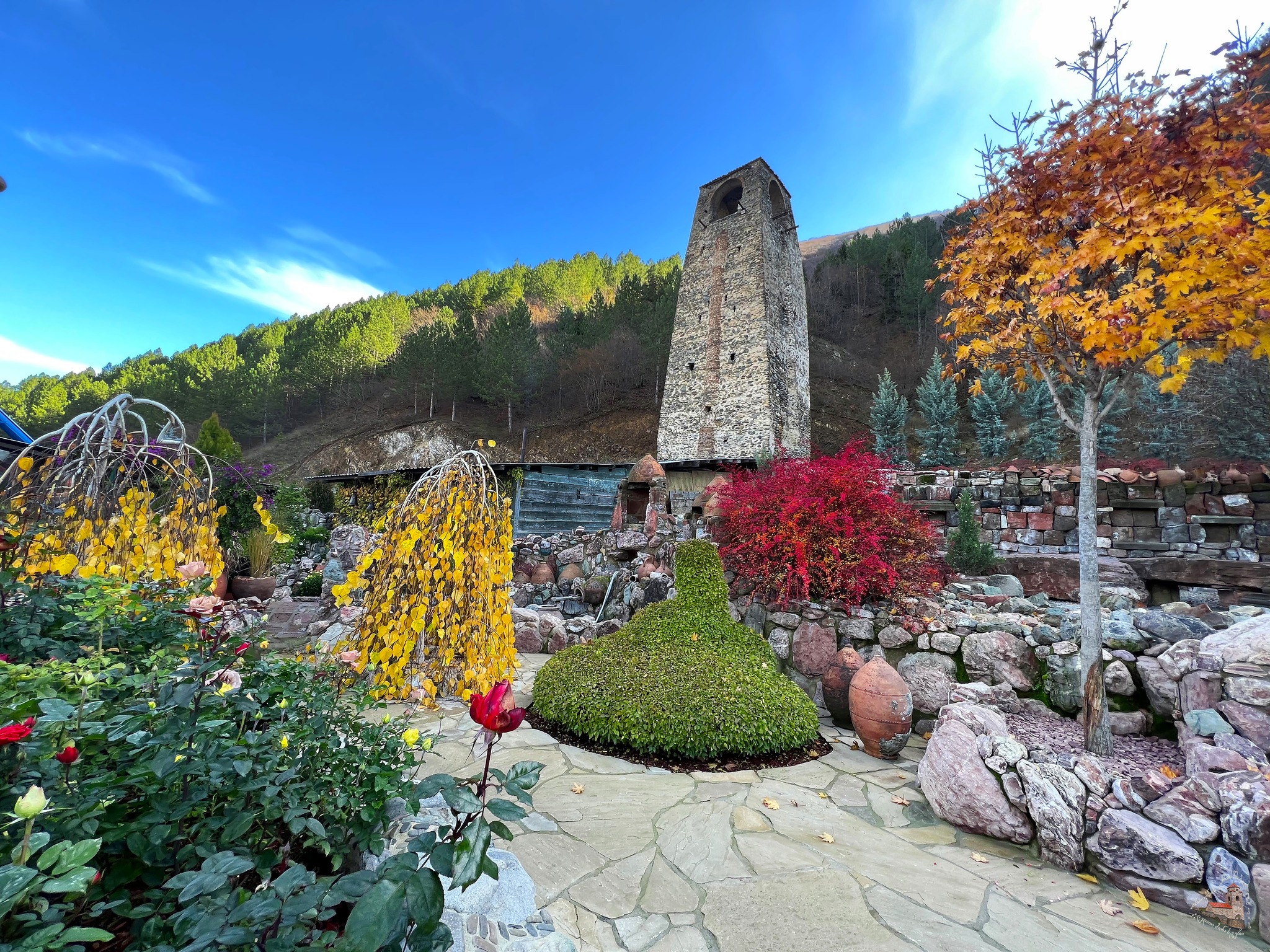 მონასტრის ეზო