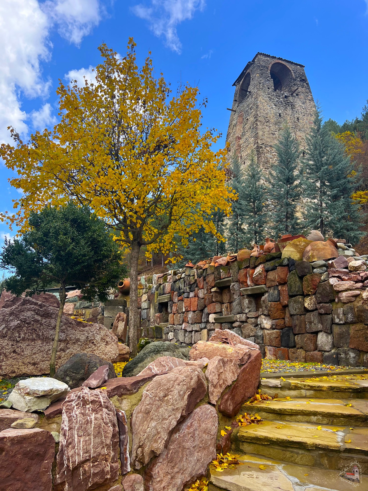 მონასტრის ეზო