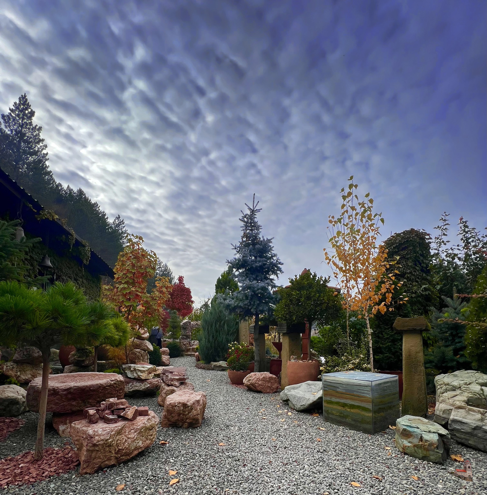 მონასტრის ეზო